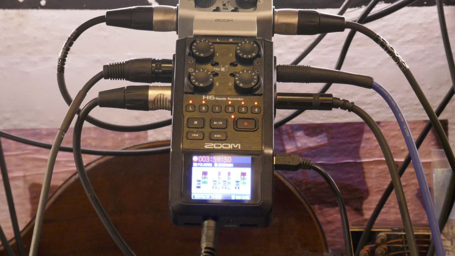 2025-01-16 2016 'Antworten in Zahlen auf mögliche Fragen' (Pixelkomposition) (Vocoder Remix Empty Numbers 1 - 4)